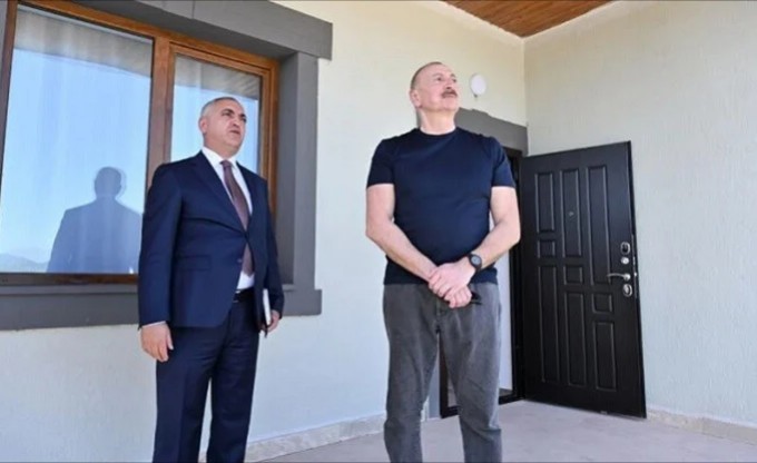 İlham Əliyev Xocalıda hərbçilər üçün tikilən evlərlə tanış oldu